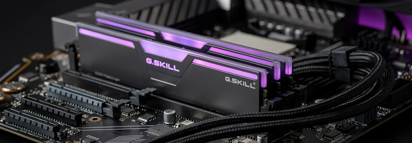 Kit G.Skill DDR5 32 Go 6000 CL28 installé dans une configuration PC gaming moderne
