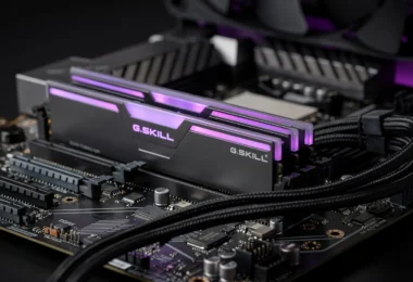 Kit G.Skill DDR5 32 Go 6000 CL28 installé dans une configuration PC gaming moderne